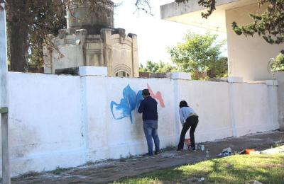 Trabajador municipal, su hija y un profe convocan a concurso de diseños para murales
