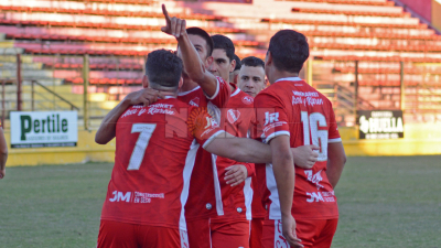 Estudiantes metió un triunfazo ante Sarmiento y está arriba en el Apertura