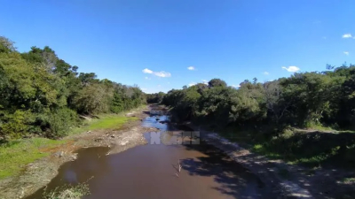 Invitan a una jornada de limpieza en la costa del río Tragadero