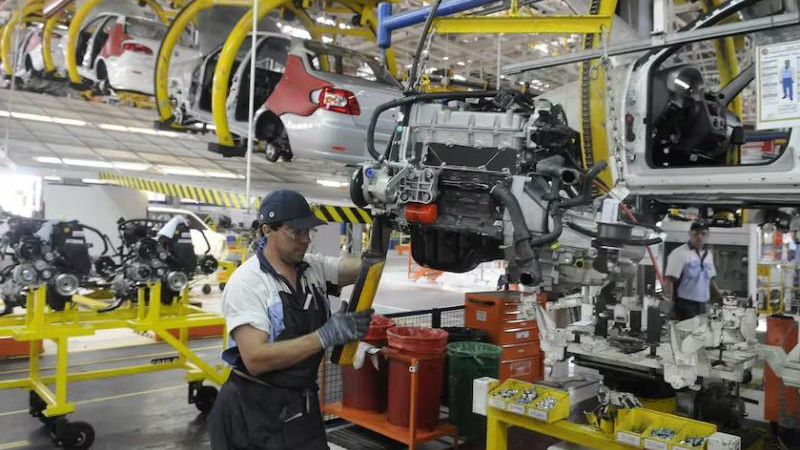 Fuerte suba interanual de la industria y tendencia positiva en la construcción