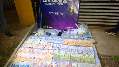 Cayó en plena vereda con cocaína, marihuana, más de $300 mil y hasta postnets