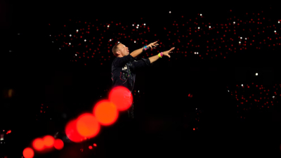 La advertencia de Chris Martin al público de Coldplay durante una nueva "kiss cam"