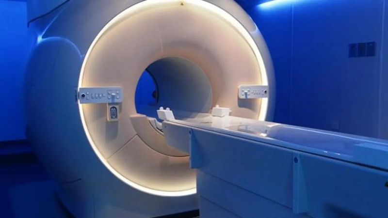 Un hombre muere tras ser succionado por una máquina de resonancia magnética