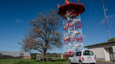 Instalan y ponen en servicio un nuevo radar en el Aeropuerto de Ezeiza