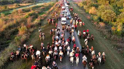 La Cabalgata de la Fe culmina hoy con la llegada a Pampa del Indio