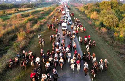 La Cabalgata de la Fe culmina hoy con la llegada a Pampa del Indio