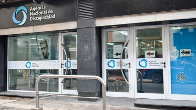Presuntas coimas en Discapacidad: allanamientos en sedes de la ANDIS y en la Droguería Suizo Argentina