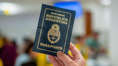 Piden devolver una serie de pasaportes por una falla invisible en la tinta