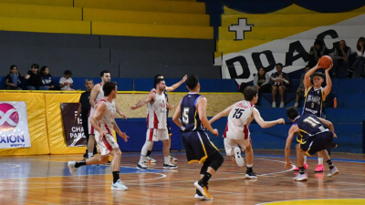 En un juego muy parejo, Regatas lo cerró mejor
