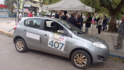 La caravana de pilotos del Gran Premio de Turismo Histórico partió hacia Concordia