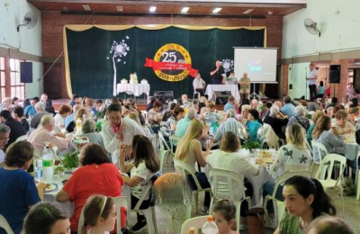 Con ópera y gran almuerzo, Residentes Breñenses festejaron sus bodas de plata