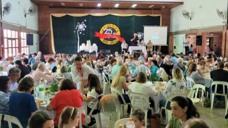 Con ópera y gran almuerzo, Residentes Breñenses festejaron sus bodas de plata