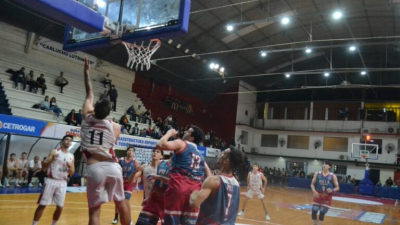 Regatas se impuso con claridad ante Villa San Martín y suma otra victoria en el Clausura