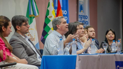 Capitanich en campaña expuso ante estudiantes y docentes en la UNNE