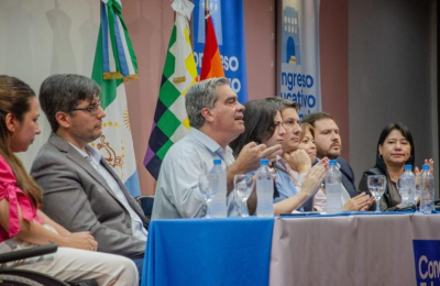 Capitanich en campaña expuso ante estudiantes y docentes en la UNNE