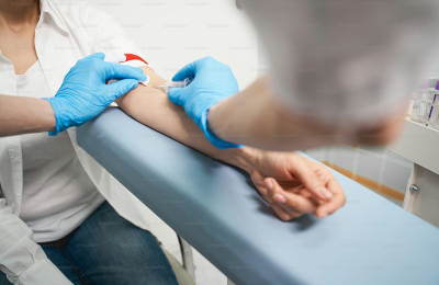 Los cuatro análisis de sangre claves que las personas mayores de 40 años deben realizarse