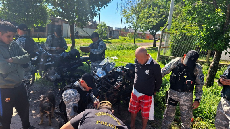 Desbaratan punto de venta de drogas: jubilado detenido con cocaína y dinero en efectivo