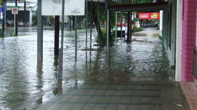 Resistencia acumuló más de 90 milímetros y varias calles quedaron anegadas