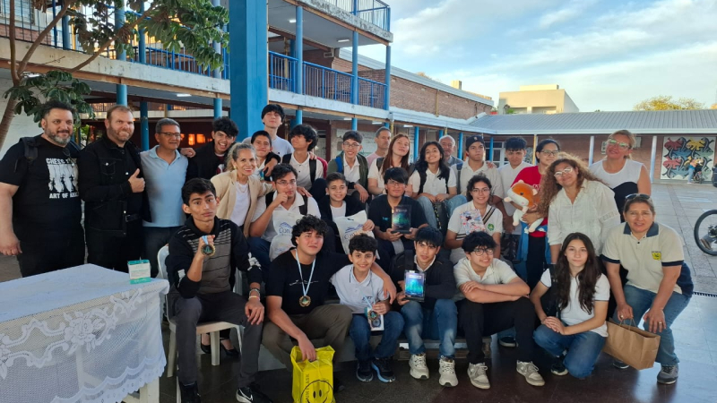 Jóvenes estudiantes brillaron en el torneo intercolegial de ajedrez