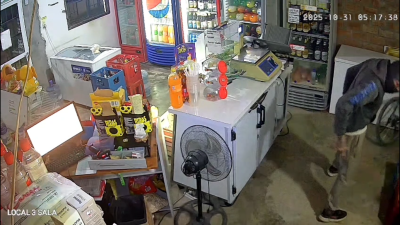 Brutal asalto captado por las cámaras: "Quedate quieta o te meto un tiro"