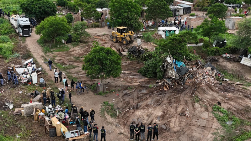 Desalojan a quince familias de un lote ocupado en Sáenz Peña