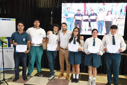 entrega-reconocimientos_educacion-tecnica-(5).jpg