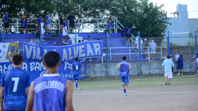 Se suspendió Villa Alvear-Defensores por incidentes entre dos facciones de la hinchada