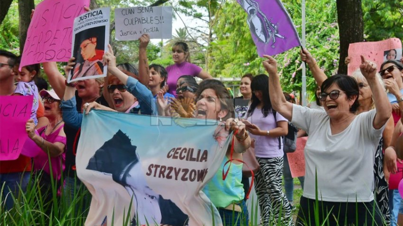A la espera del veredicto, una multitud se congregó frente al Centro de Estudios Judiciales