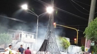 La Torre Eiffel de la Alberdi volverá antes de fin de año