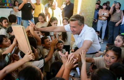 Zdero recorrió obras de refacción en escuelas y bibliotecas publicas