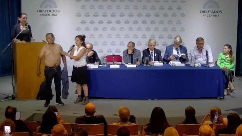 Científicos condenan acto antivacunas: "Es un hecho de extrema gravedad en el Congreso"