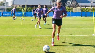 Racing quiere ponerse el traje de candidato ante Tigre