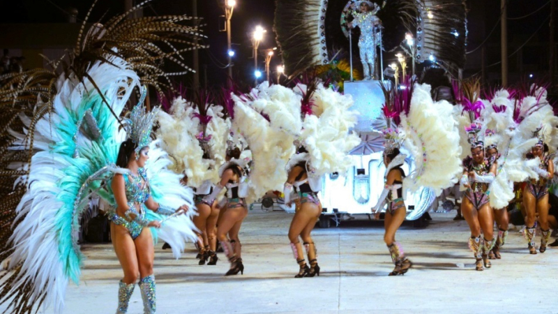 Últimas noches de corsos en la Capital del Carnaval
