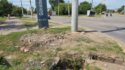 El Güiraldes, un barrio postergado entre apagones, basura y anegamientos
