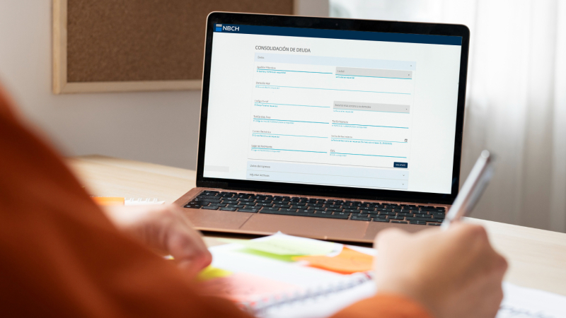 Gestión online habilitada y canales de atención para consolidación de deudas