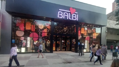 Los descubrieron cuando trataban de llevarse ropa sin pagar