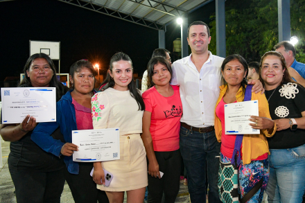entrega certificados_las lomitas (1).jpg