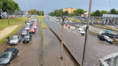 Panamericana inundada, shoppings anegados y vuelos demorados