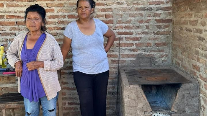 Avanza la construcción de cocinas a leña para comunidades indígenas del Chaco