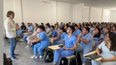 "Somos la primera carrera de medicina que incluye las lenguas originarias y de señas"