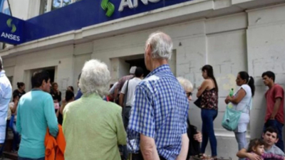 Con la fórmula de actualización de Milei, las jubilaciones perdieron 27,4%