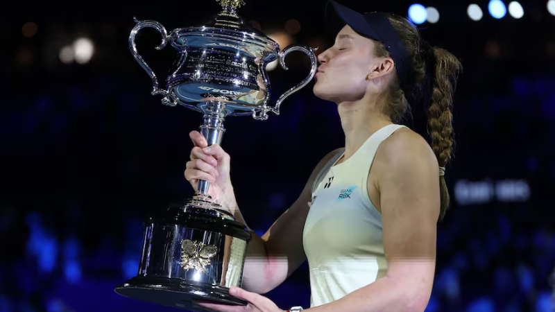 Rybakina dio el golpe: derrotó a Sabalenka y conquistó el Australian Open, su segundo Grand Slam