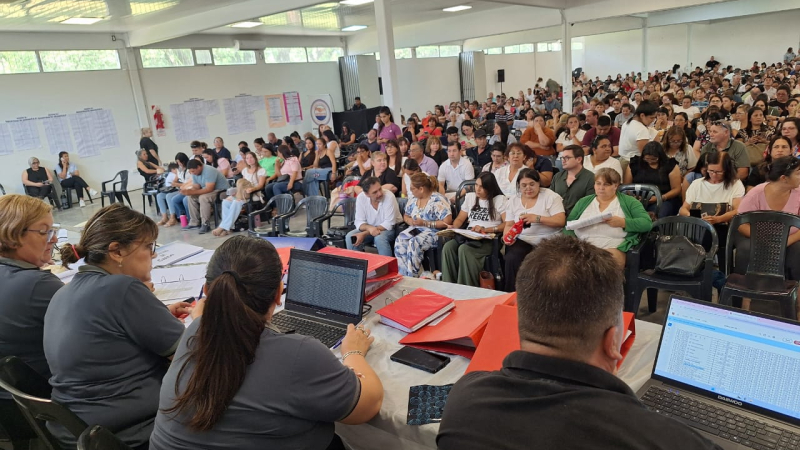 Unos 500 cargos por traslado docente quedaron cubiertos en el primer día de ofrecimiento