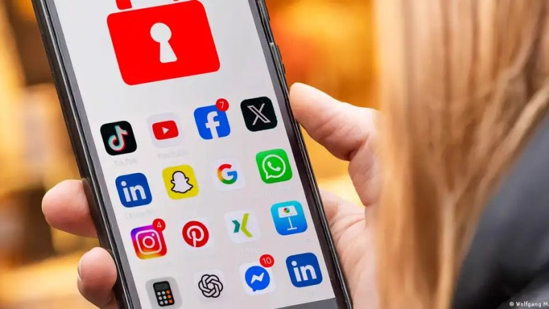 España prohibirá el acceso a redes sociales a menores de 16