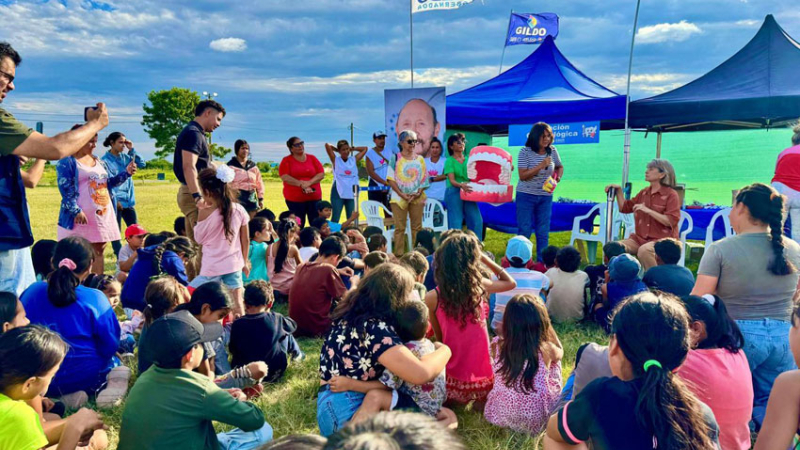 "Vuelta al Cole" llegó al barrio Urbanización Lisbel Rivira