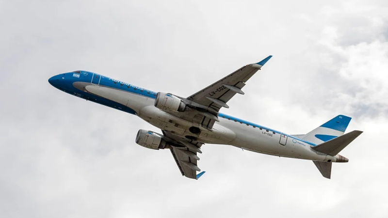 Aerolíneas Argentinas cancela 255 vuelos por el paro de la CGT