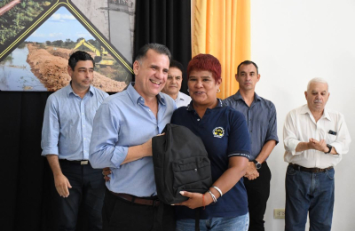 Entrega de kits escolares a vialeros