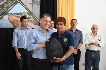 Entrega de kits escolares a vialeros (5).jpeg