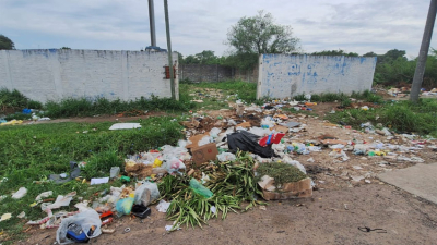 Baches, basura y oscuridad, el reclamo vecinal por el deterioro de la calle Guerrero