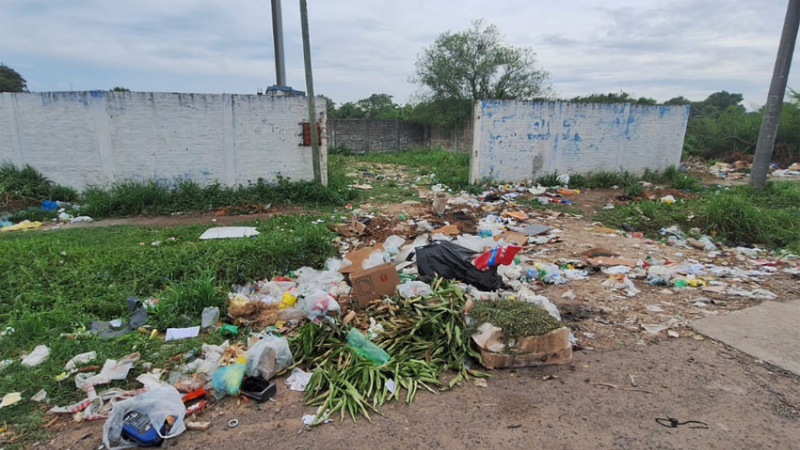 Baches, basura y oscuridad, el reclamo vecinal por el deterioro de la calle Guerrero